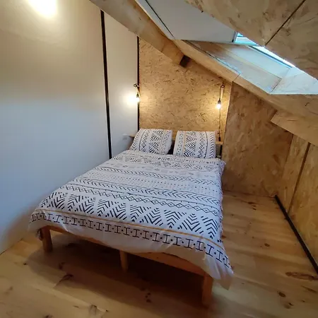 Atypique Avec Piscine Partagée. Apartamento