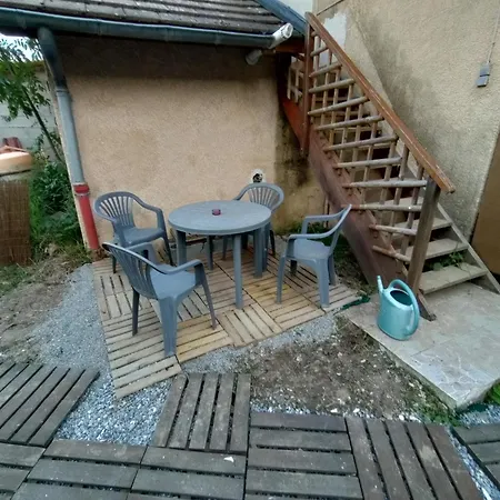 Atypique Avec Piscine Partagée. Verdaches